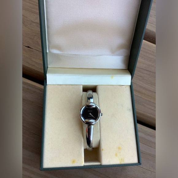 Ladies GUCCI bangle watch ⭐️⭐️⭐️ - Picture 1 of 11